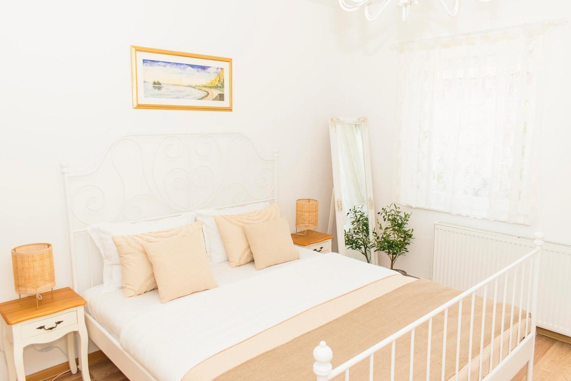 Goodlife Holiday House - Family & Friends โปเชกา ภายนอก รูปภาพ