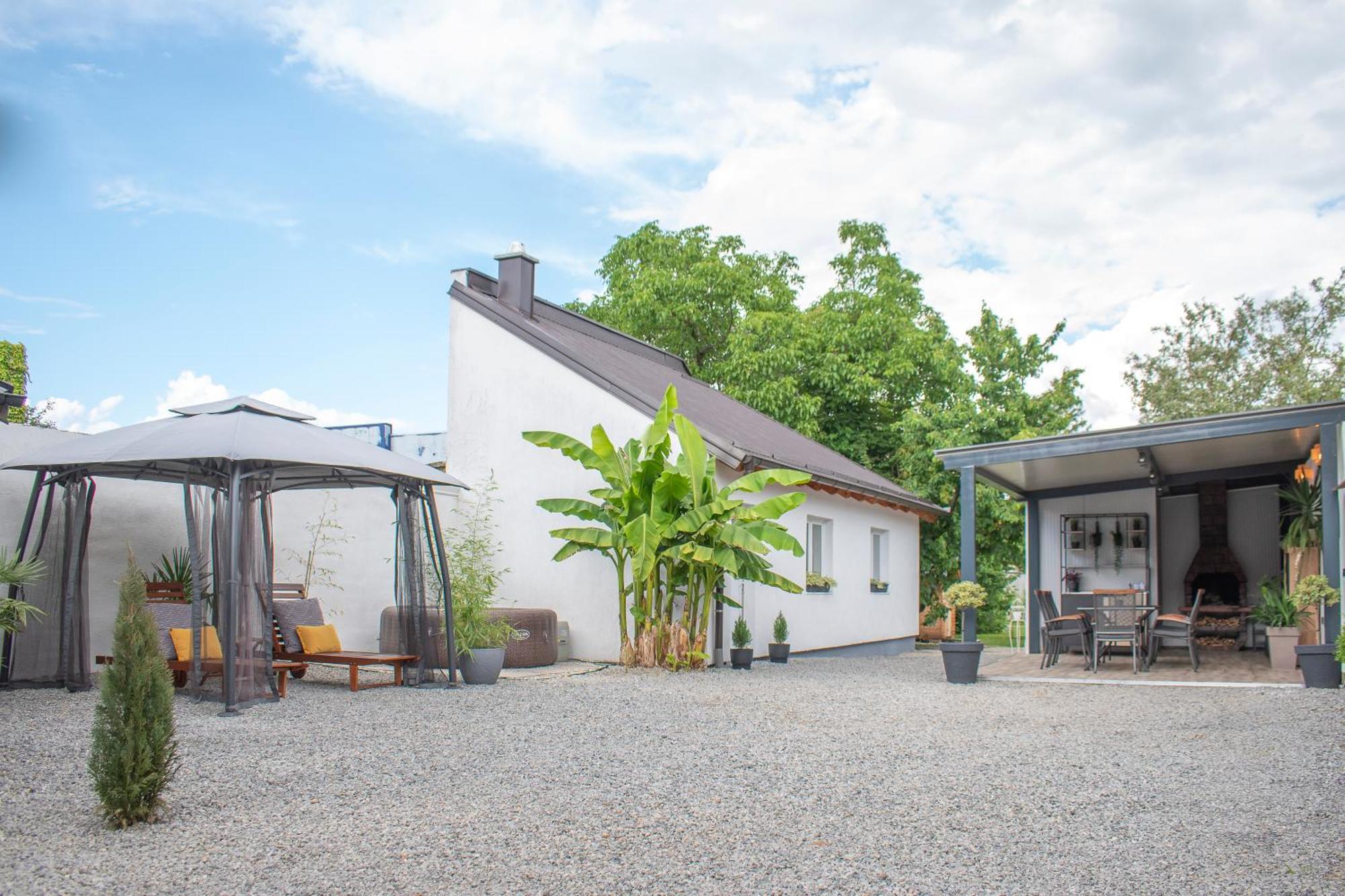 Goodlife Holiday House - Family & Friends โปเชกา ภายนอก รูปภาพ