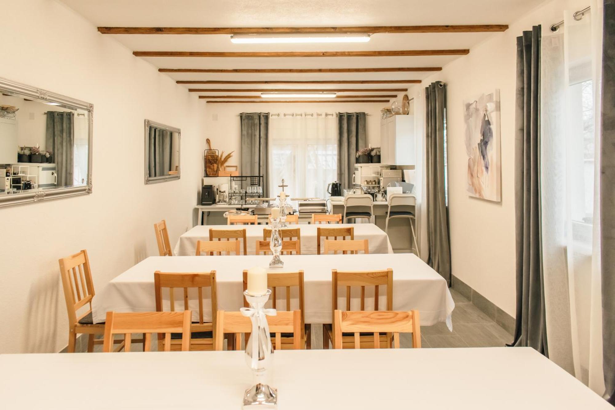 Goodlife Holiday House - Family & Friends โปเชกา ภายนอก รูปภาพ