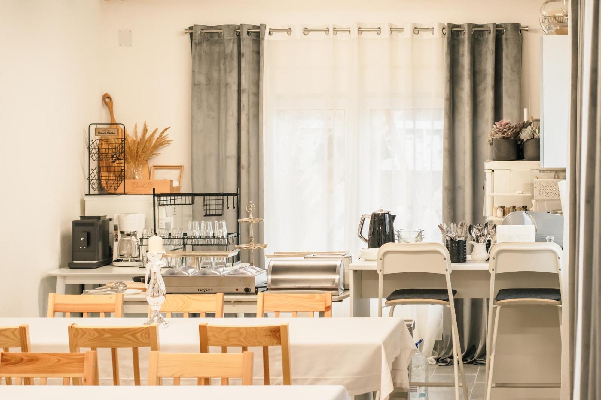 Goodlife Holiday House - Family & Friends โปเชกา ภายนอก รูปภาพ